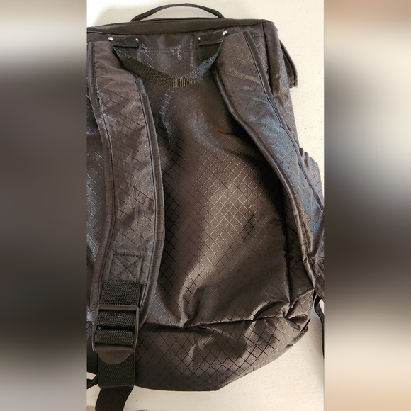 Thirty One adventure Backpack - Picture 3 of 3